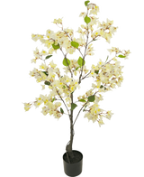 Le Bougainvillier Artificiel 120 cm blanc est un arbre artificiel en pot avec des branches fines, des feuilles vertes et d'abondantes fleurs jaune clair et blanches sur un fond uni blanc.