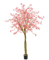 L'arbre cerisier rose artificiel 240 cm a des fleurs roses, des branches marron et un pot noir sur un fond blanc uni.