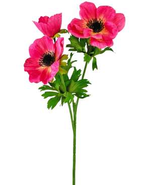 La fleur artificielle Anémone ramifiée 56 cm rose a une seule tige verte avec trois fleurs d'anémone rose vif au cœur sombre et aux pétales délicats et rugueux, ainsi que des feuilles vertes, sur un fond blanc uni.