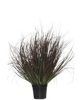 Le Gazon Artificiel Plante Pelouse 50 cm ignifuge est livré dans un pot en plastique noir, avec du gazon ornemental épineux aux feuilles longues et fines violet foncé et vertes - parfait pour la décoration intérieure - sur fond blanc.