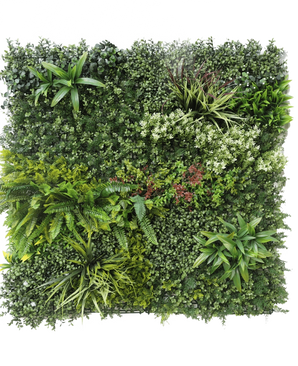 La Haie Artificielle Prestige 100x100 cm UV est un panneau carré de feuillage vert artificiel avec un mélange de plantes feuillues, de fougères, de textures et de nuances de vert variées, ainsi que des grappes de petites fleurs blanches et rouges. Le fond est blanc.