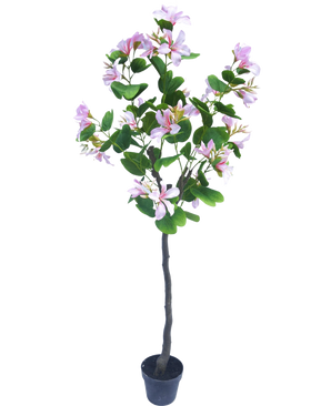 La Plante Artificielle Judas 150 cm est une plante artificielle en pot avec des feuilles vertes et de nombreuses fleurs rose clair sur fond blanc uni.