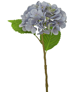 L'hortensia artificiel Deluxe 55 cm violet possède une seule tige violet clair avec des pétales arrondis et deux feuilles vertes, sur un fond blanc.