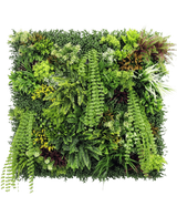 La haie artificielle Lush Deco Deluxe 100x100 cm UV est un panneau de jardin vertical carré présentant une verdure dense et texturée avec un mélange de plantes à feuillage, de fougères et de graminées - parfait pour créer un affichage naturel vibrant sur un fond blanc.