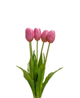 Le bouquet de tulipes artificielles Real Touch Violet 40 cm comprend quatre tulipes violettes avec des feuilles et des tiges vertes réalistes, qui se dressent debout sur un fond blanc uni.